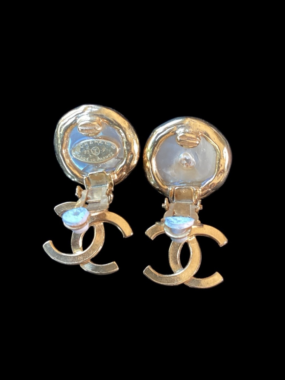 CHANEL Gold-Tone Pearl Drop CC Logo Earrings - Picture 3 of 7